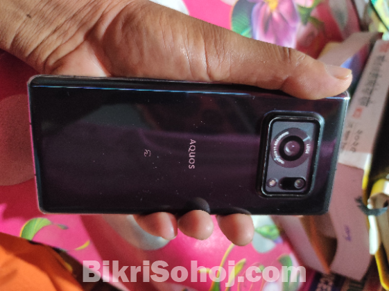 AQUOS 6
